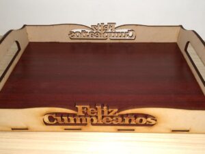 Bandeja de MDF con fondo laminado