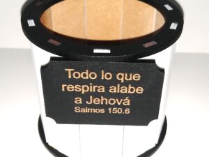 Portalapiz en forma cilíndrica con mensaje bíblico 11x9cm