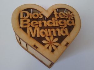 Caja corazón para mamá, 20x20x7cm
