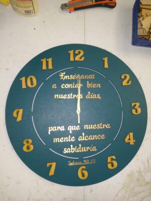 Relojes de pared UC con mensaje